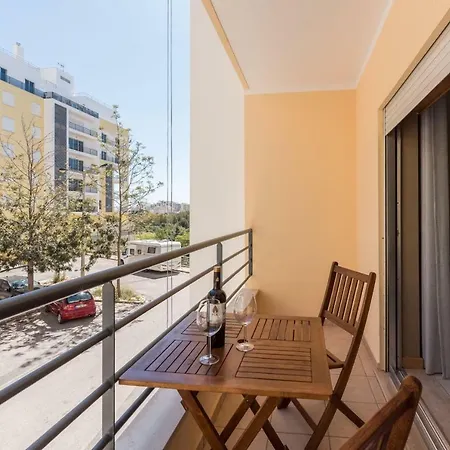 דירה Lovelystay - Cozy In With Balcony