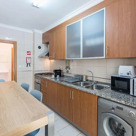 דירה Lovelystay - Cozy In With Balcony